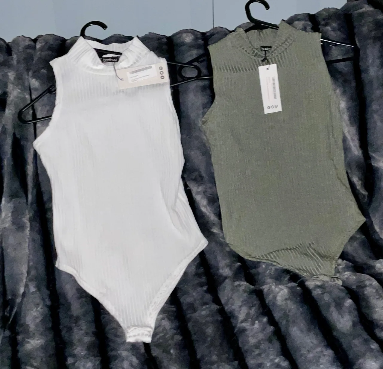 2 Pieces Boohoo Rib-Knit Mock-Neck Bodysuits (Size 12) - Cream & Khaki Green — photo 10