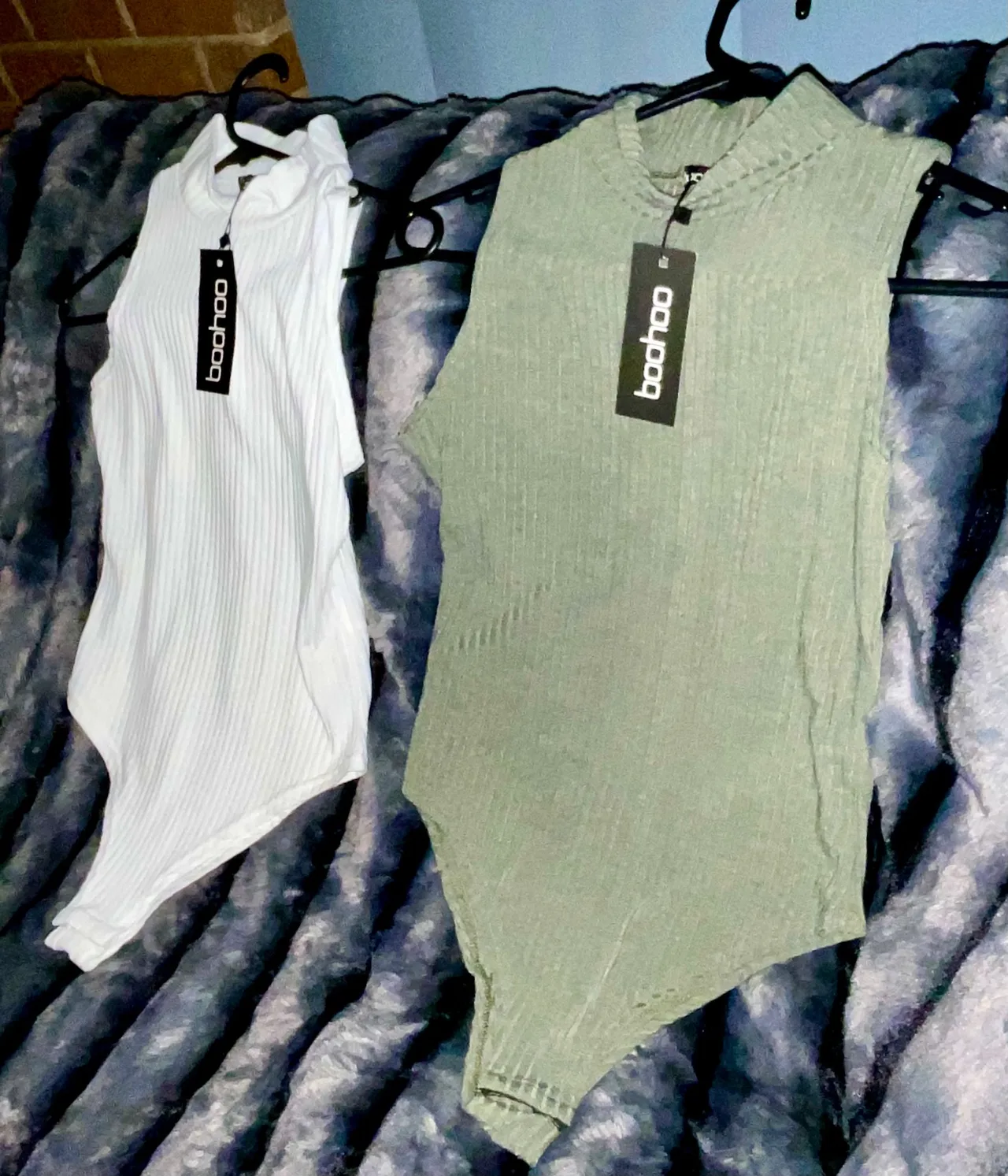 2 Pieces Boohoo Rib-Knit Mock-Neck Bodysuits (Size 12) - Cream & Khaki Green — photo 2