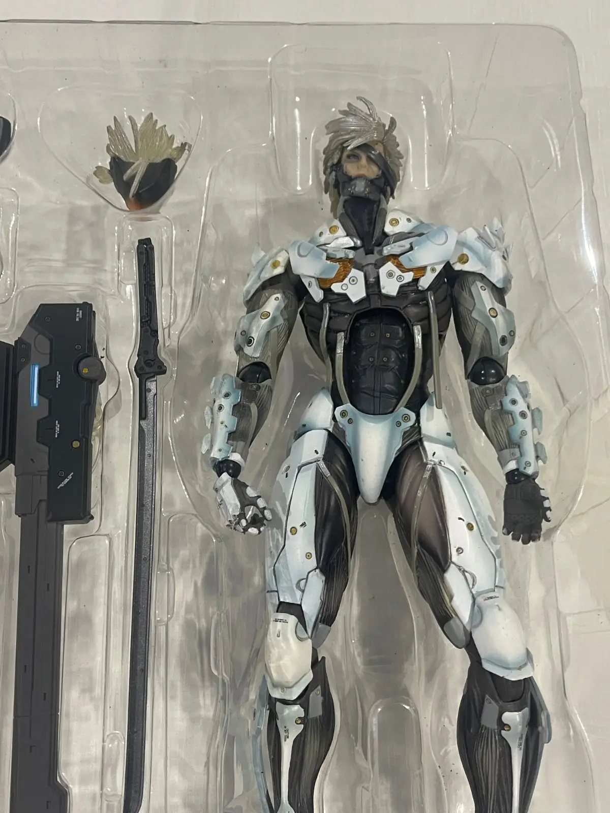 Metal Gear Rising Revengeance Limited Edition Play Arts Kai White Raiden Figure – photo 9