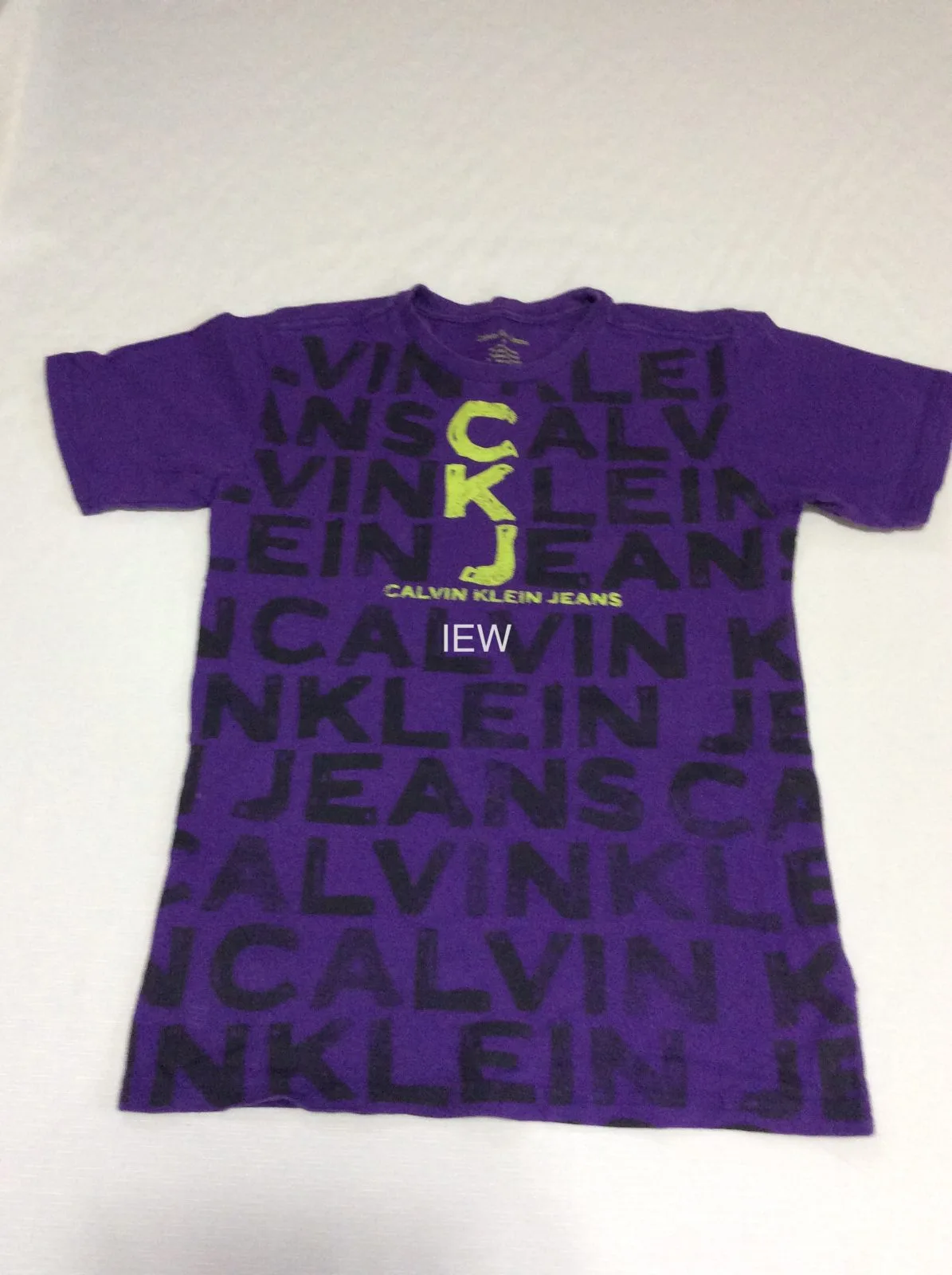 Calvin Klein Jeans Boys T-Shirt All Over Logo Print Purple Lime Crewneck Size M – photo 2