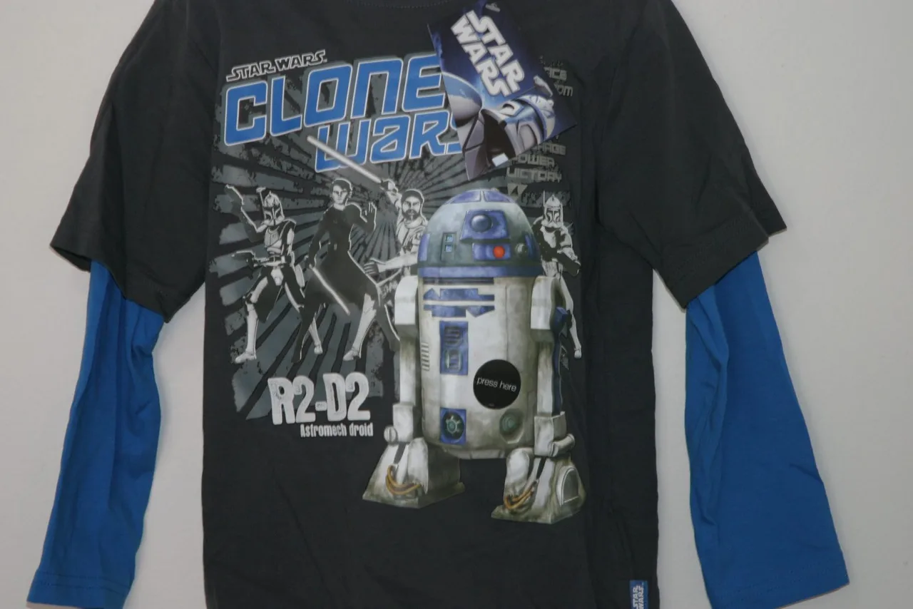 Star Wars R2-D2 Clone Wars Vintage Long Sleeve Top With R2-D2 Sounds Size 5 - 6 – photo 2