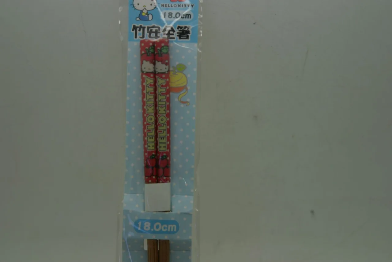 Sanrio Hello Kitty Red Apple and Spots Timber Chopsticks 18cm Long – photo 2
