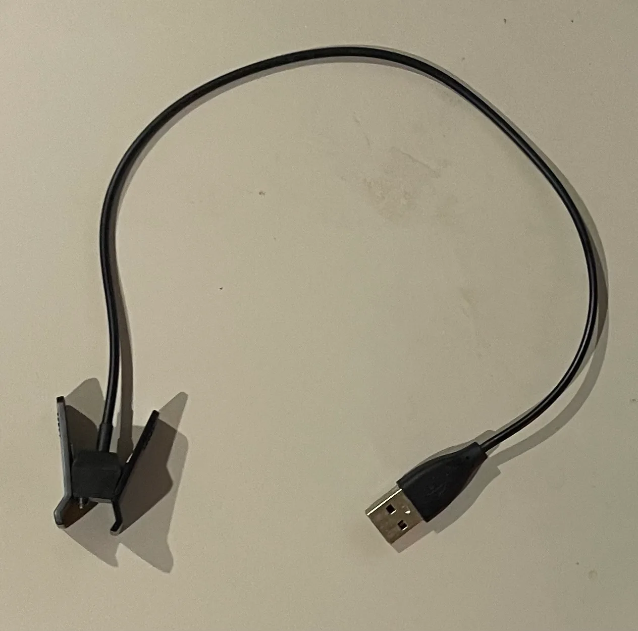 Fitbit Alta Fitness Tracker / Activity Wristband with USB Charger – photo 2