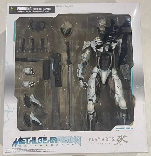 Metal Gear Rising Revengeance Limited Edition Play Arts Kai White Raiden Figure