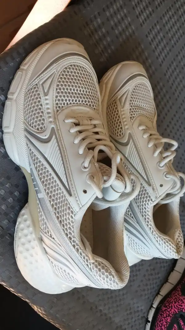 Steve Madden sneakers