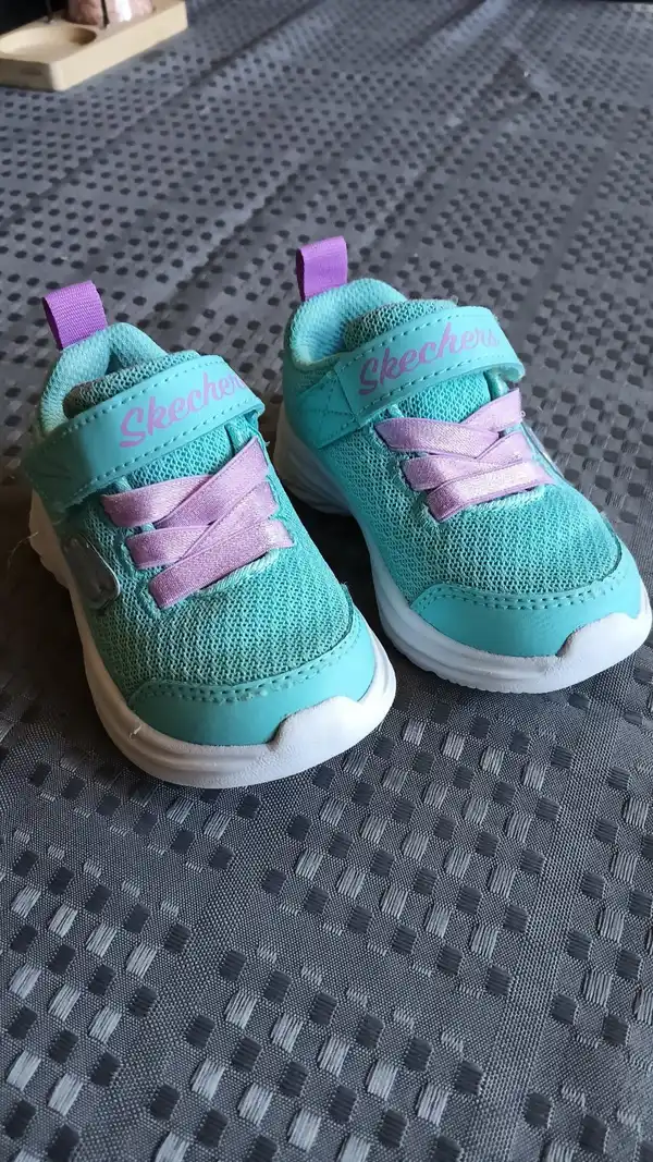 Baby skechers