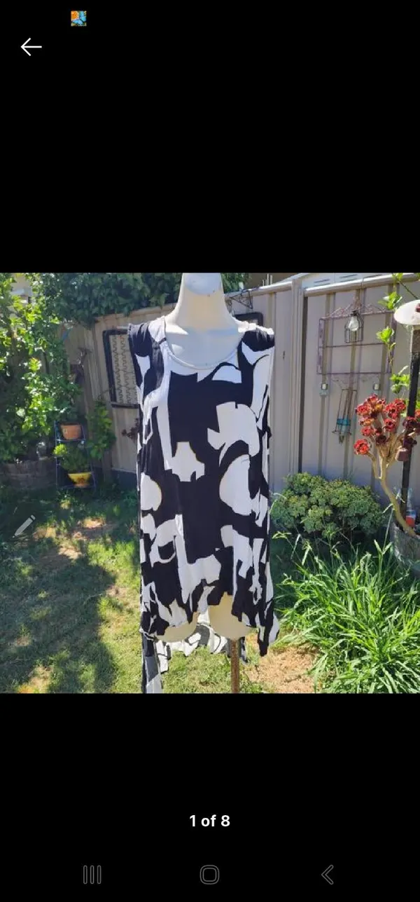 Virtuelle asymmetrical hem top