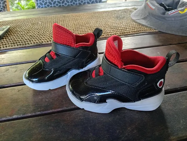 Jordan Max Aura 4.5 uk us 5c Black/Red/White Sneakers-Assorted Sizes 4.5