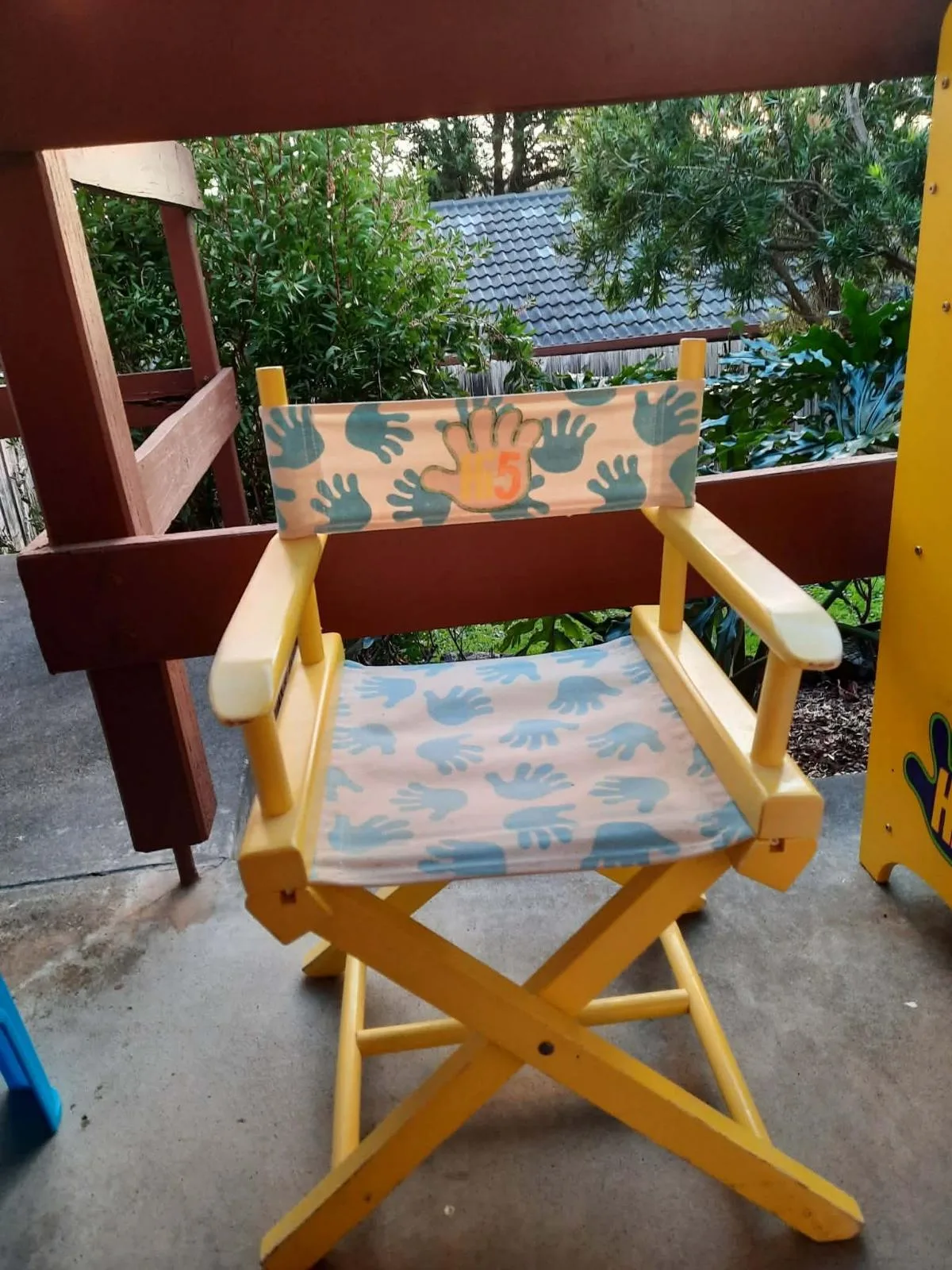 Hi 5 kids 3 tier bookshelf and chair set — photo 2