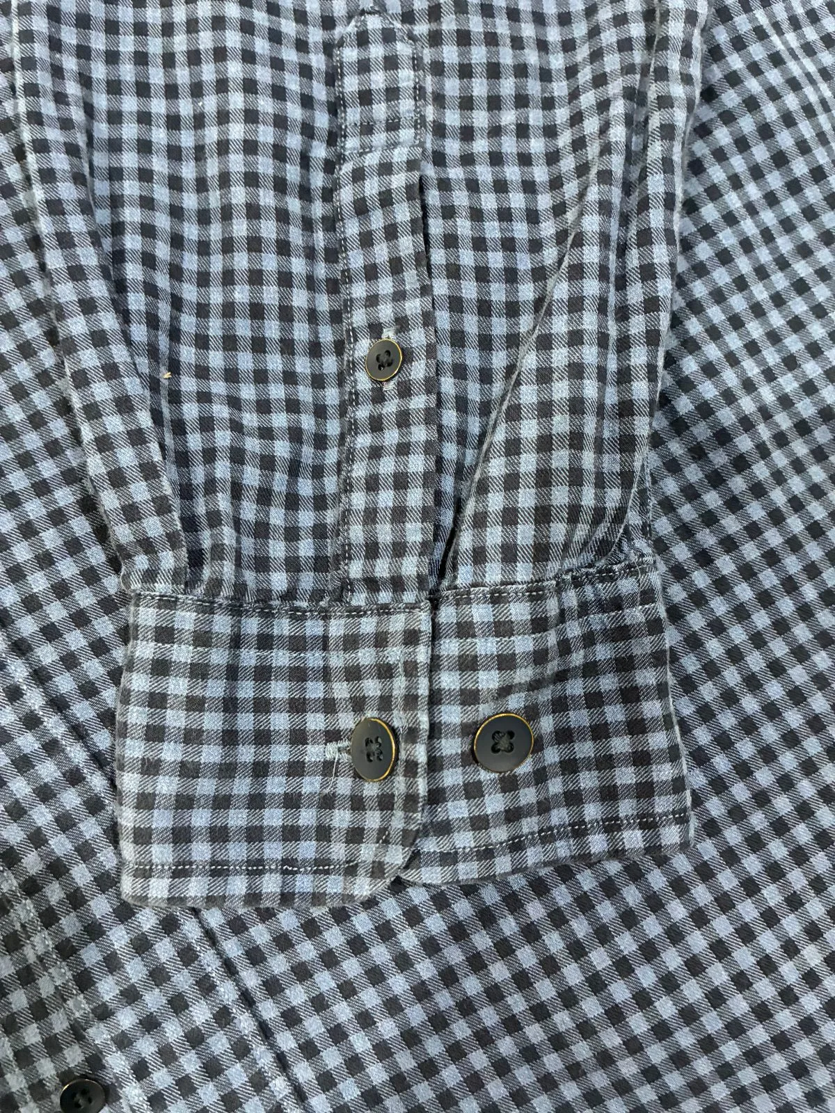 Rodd & Gunn Business Shirt offers a sharp aesthetic with its dark blue and blue — photo 3