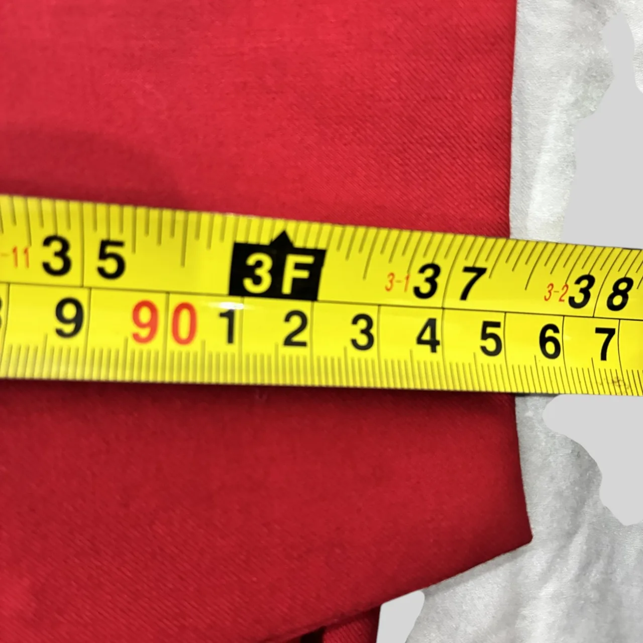 Dramatic scarlet red mid-length lightweight tailored classic evening coat. — photo 2