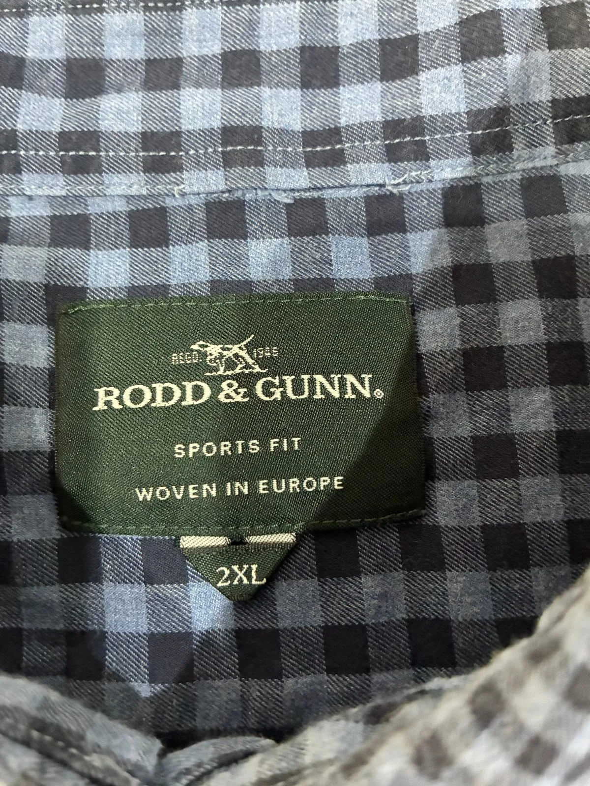 Rodd & Gunn Business Shirt offers a sharp aesthetic with its dark blue and blue — photo 2