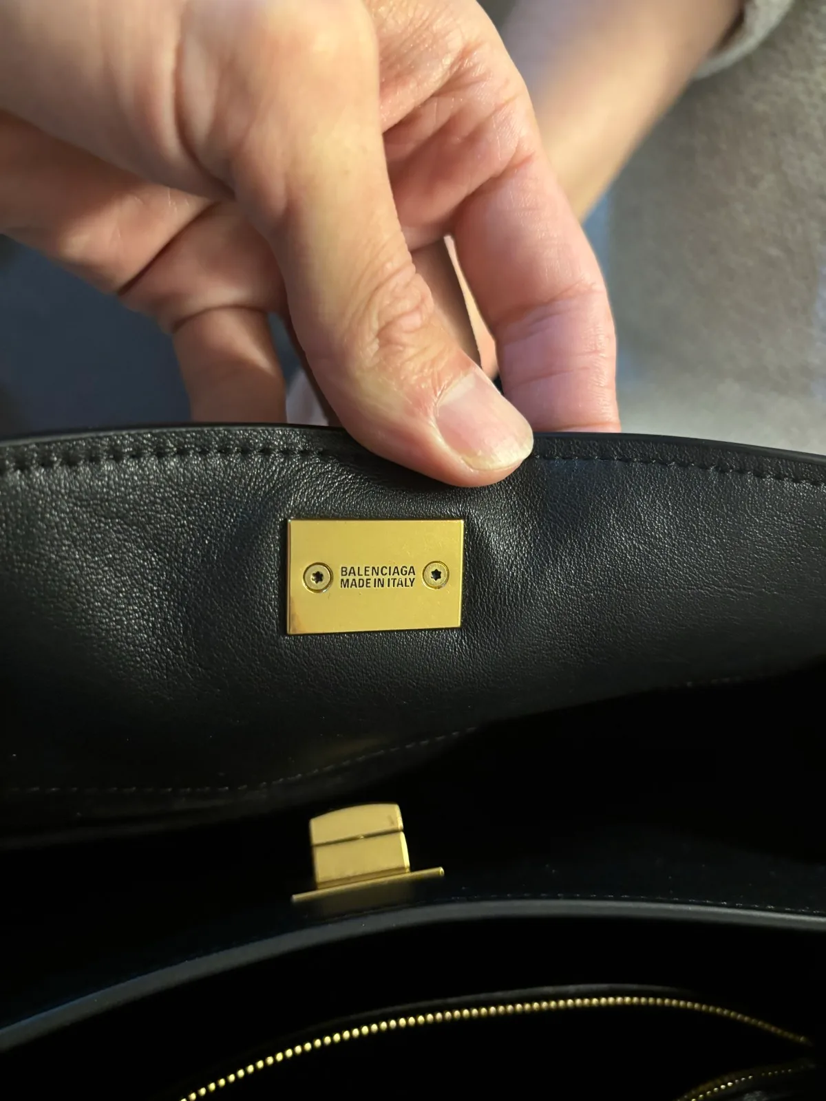 BALENCIAGA Rodeo Medium Black With Gold Leather Handbag New And Authentic — photo 11