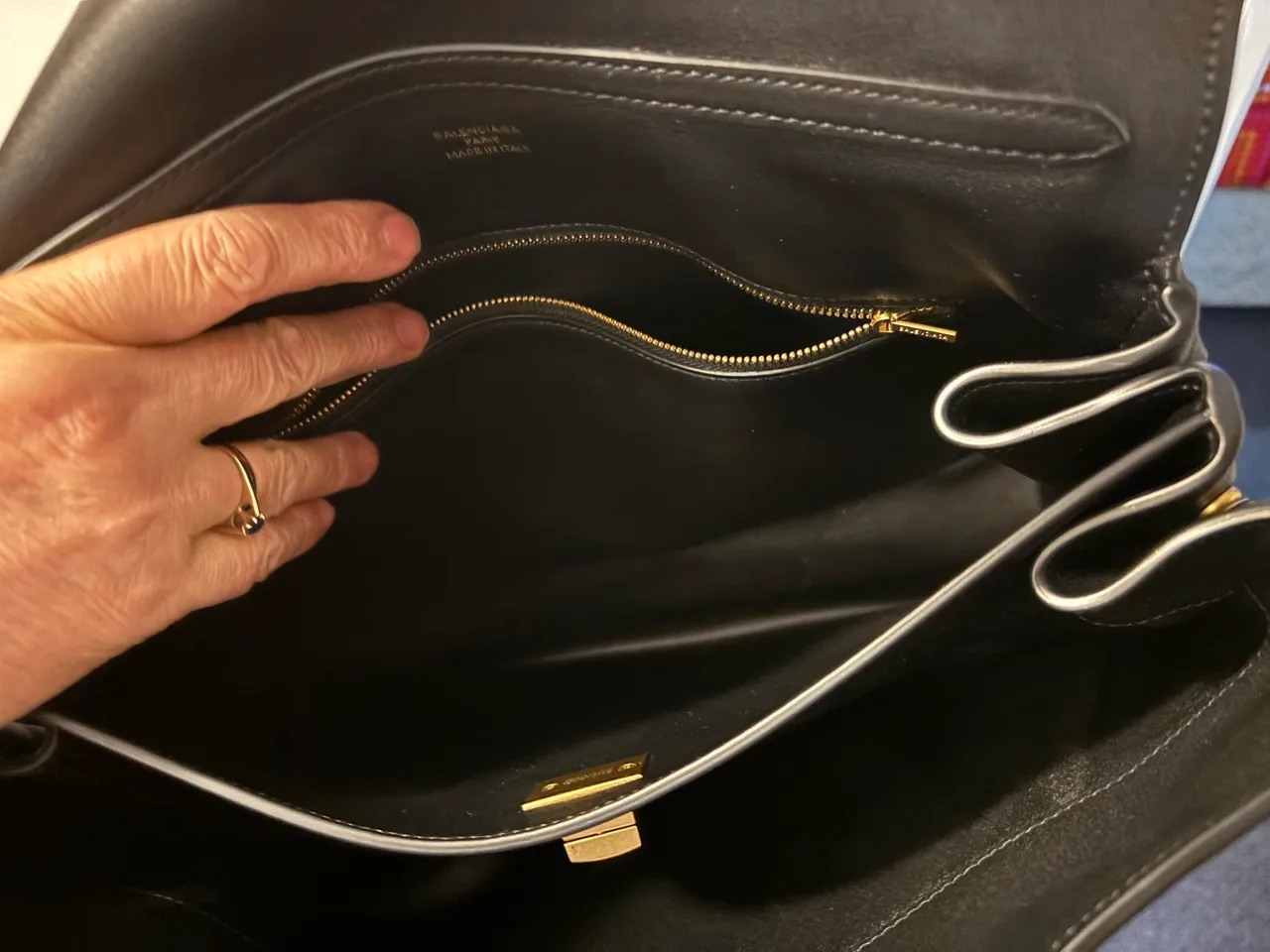 BALENCIAGA Rodeo Medium Black With Gold Leather Handbag New And Authentic — photo 9