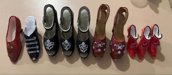 Collectible mini shoes ornaments
