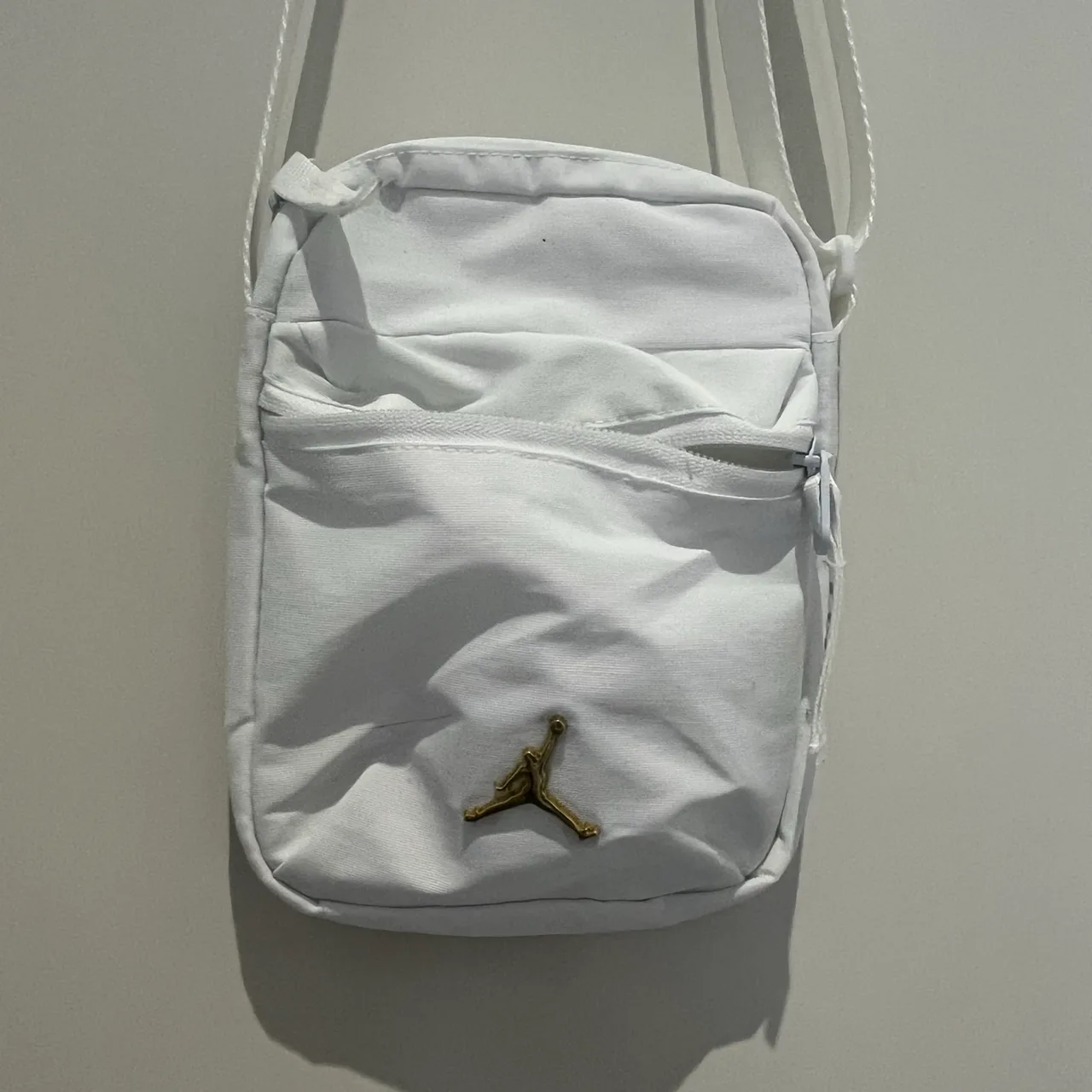 Jordan Kids Crossbody Bag White Gold Jumpman BNWT – photo 3