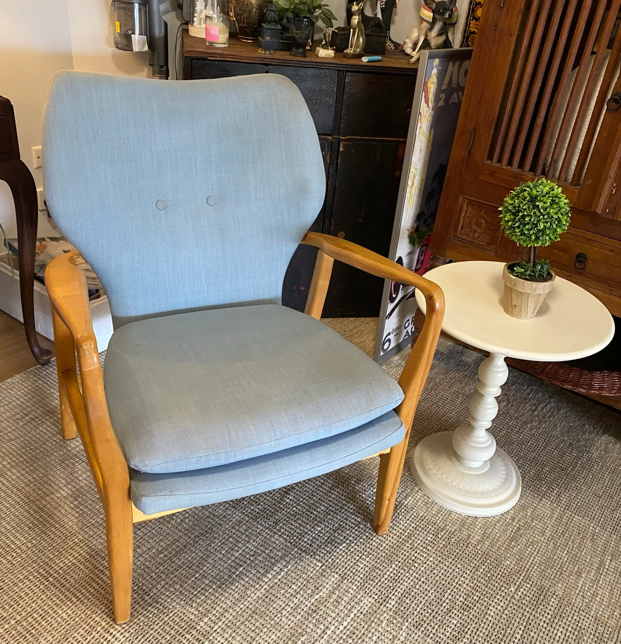 Blue occasional chair and pedestal table – photo 2