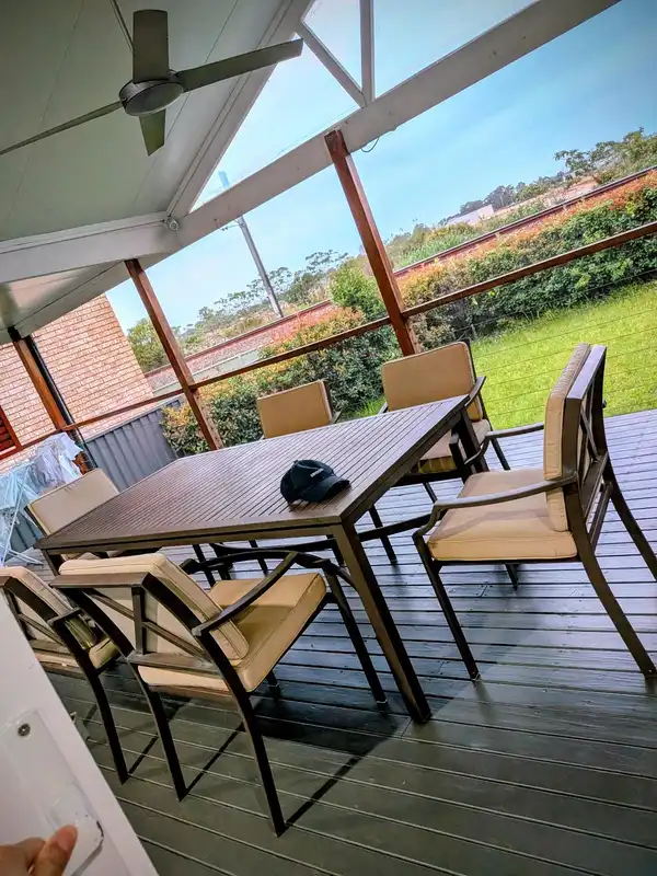 outdoor dinning table