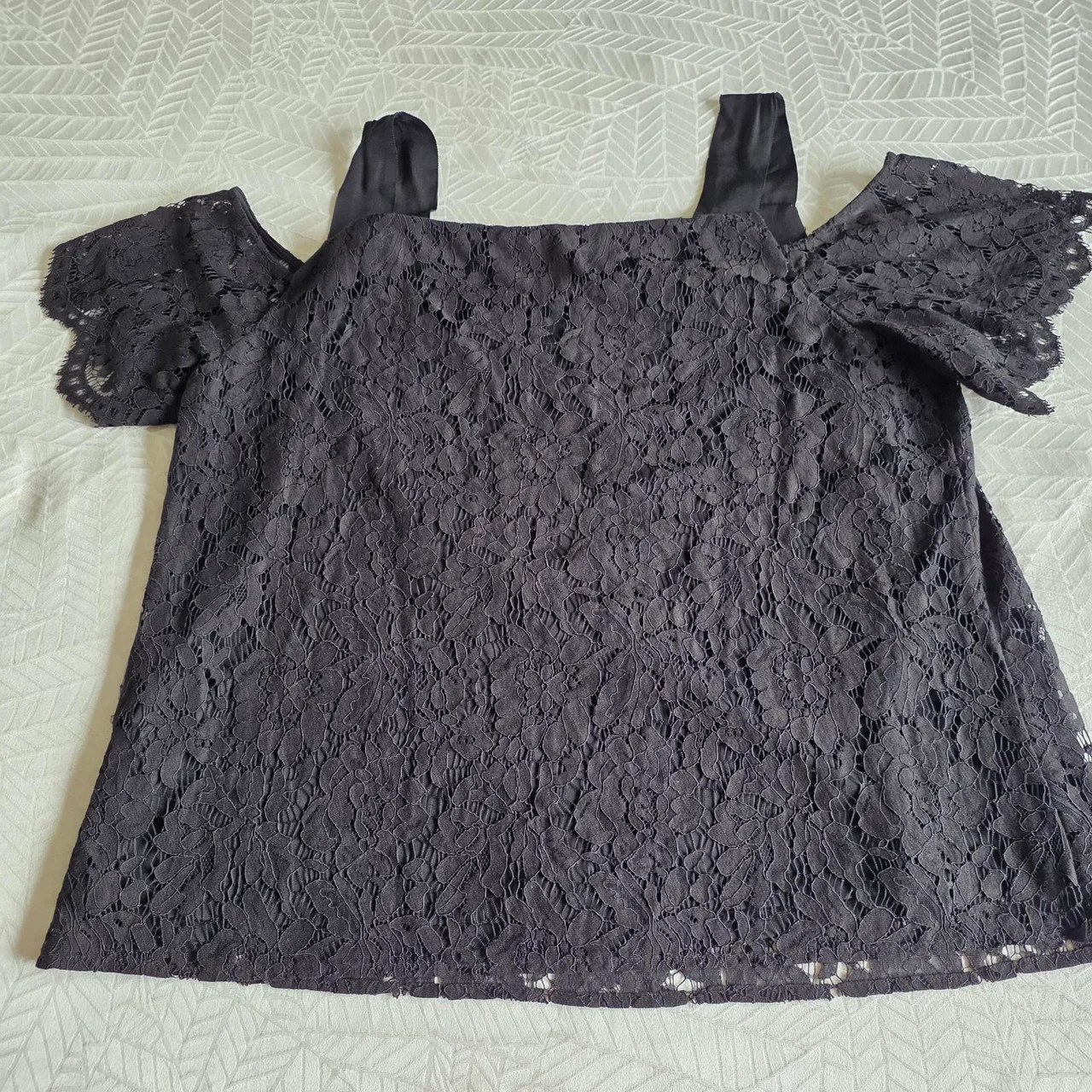 Simply Vera Vera Wang Size 18 Black lace cold shoulder top. Fully lined. — photo 5