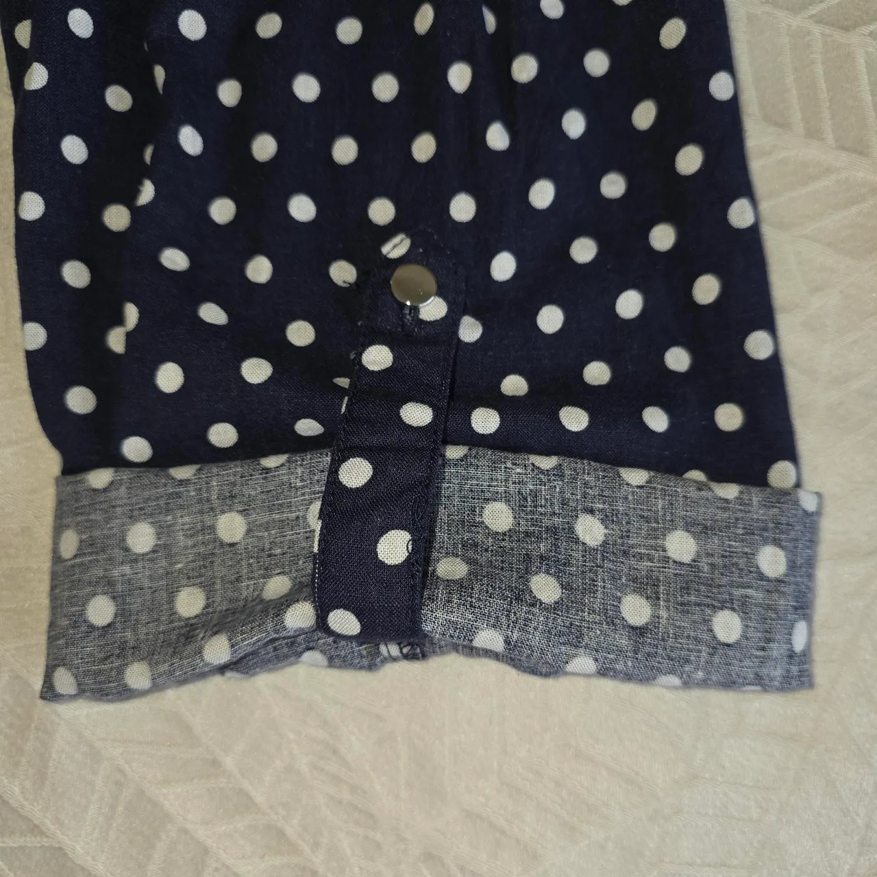 Rock man's Linen Vicose blend blouse with lace up V-Neck.Size 18 — photo 6
