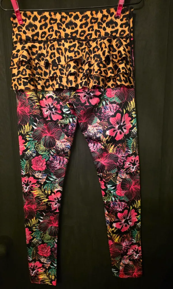 Zumba Wear La Panchanga Ruffle leggings. Size Medium