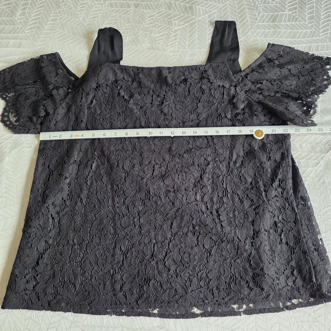 Simply Vera Vera Wang Size 18 Black lace cold shoulder top. Fully lined. — photo 3
