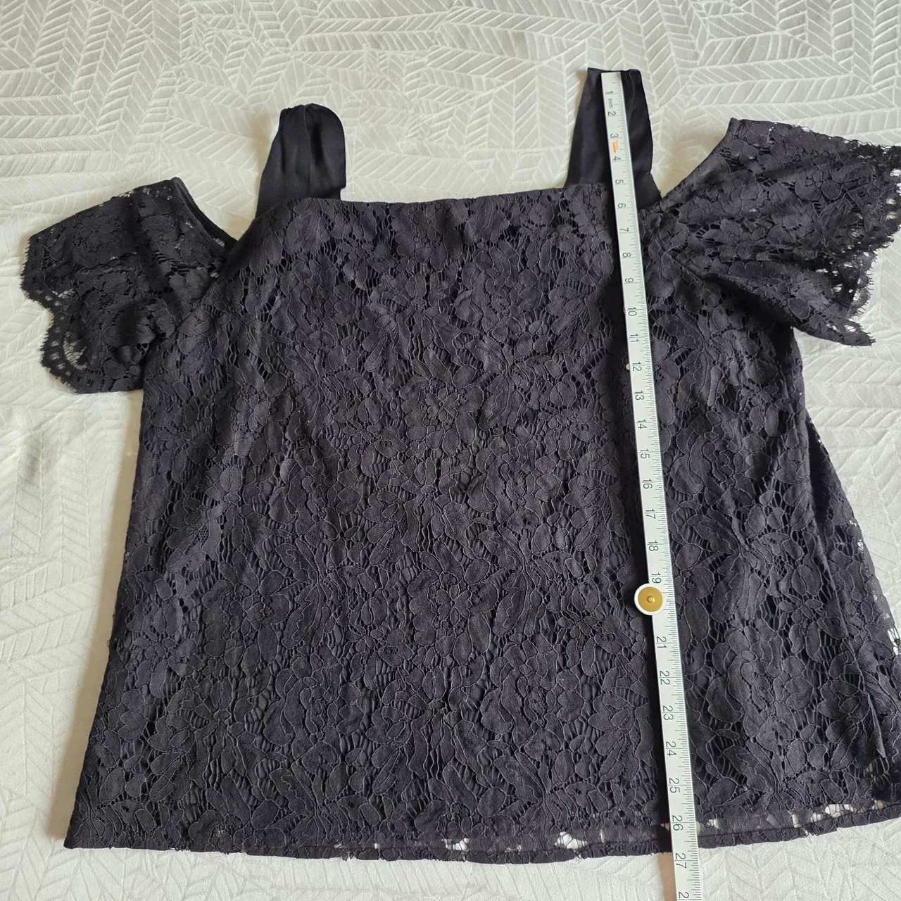 Simply Vera Vera Wang Size 18 Black lace cold shoulder top. Fully lined. — photo 2
