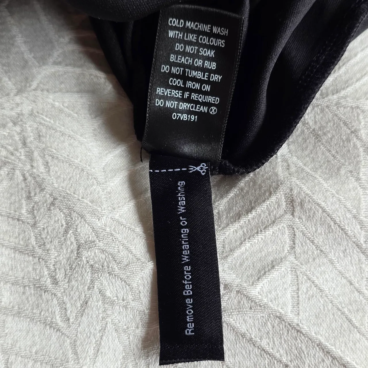 Simply Vera Vera Wang Size 18 Black lace cold shoulder top. Fully lined. — photo 7