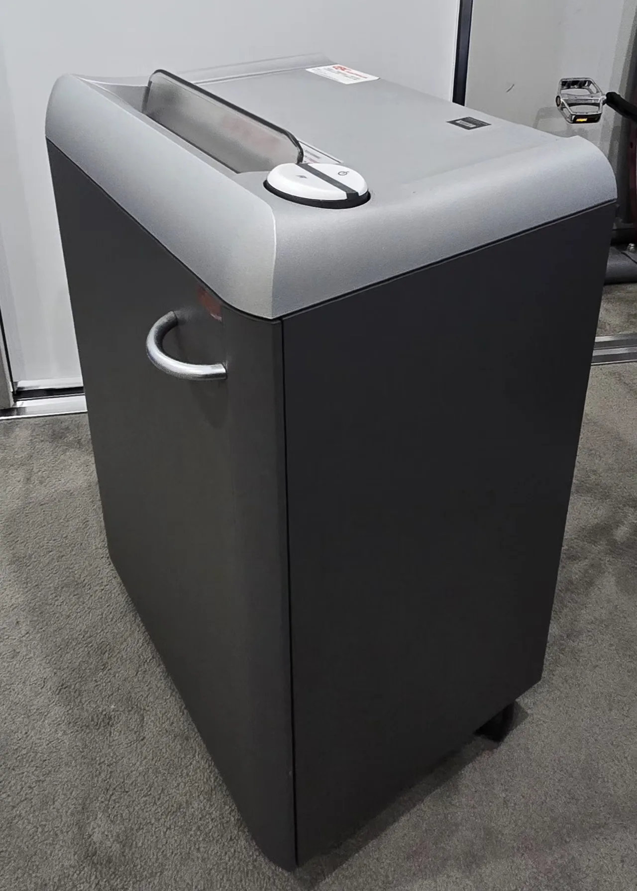 GBC paper shredder — photo 2