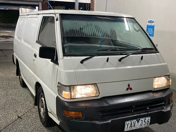 Mitsubishi Express