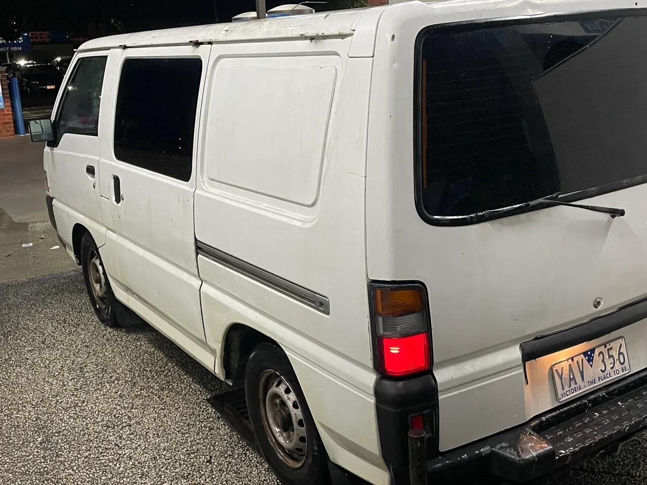 Mitsubishi Express — photo 4