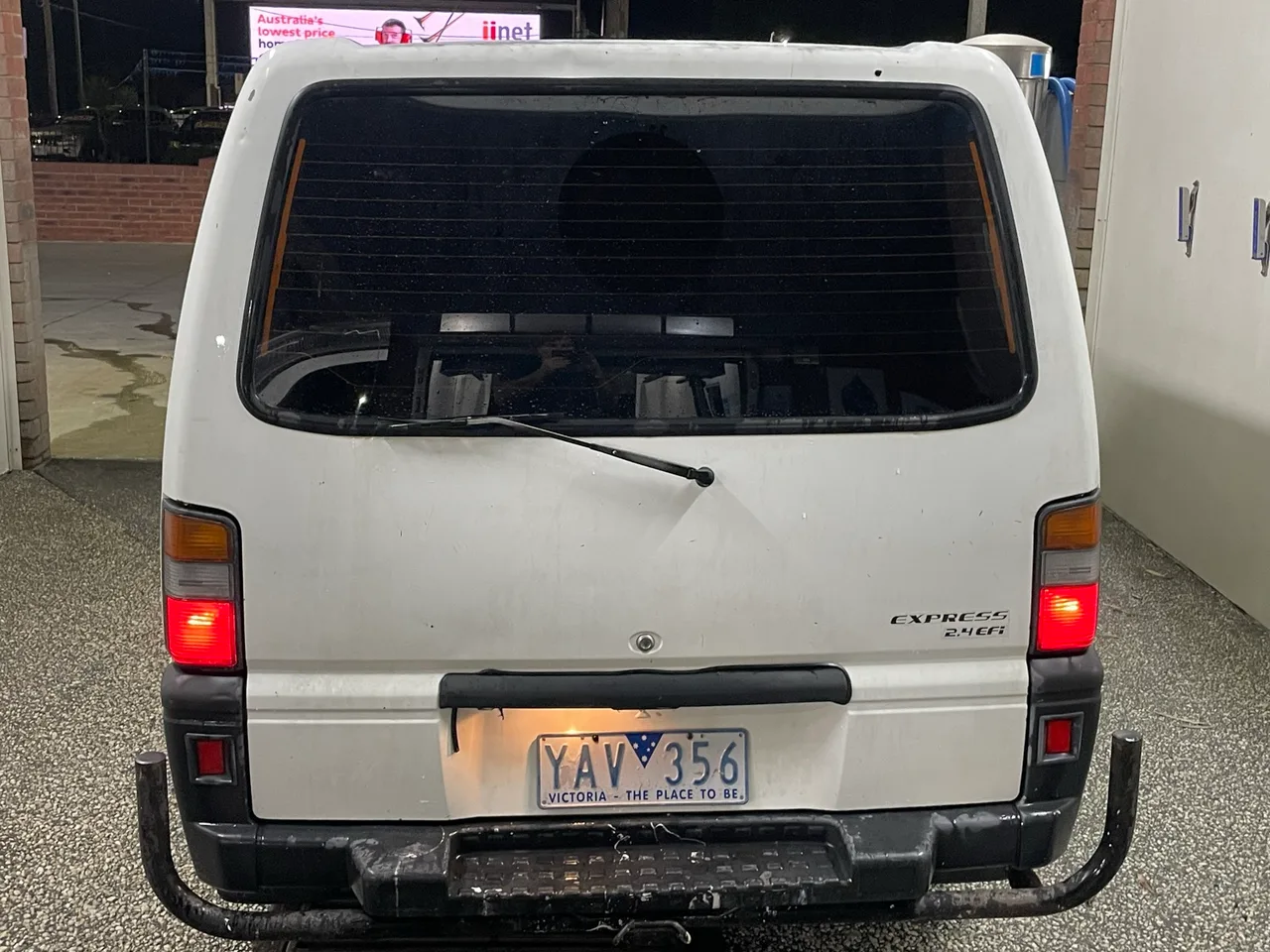 Mitsubishi Express — photo 3