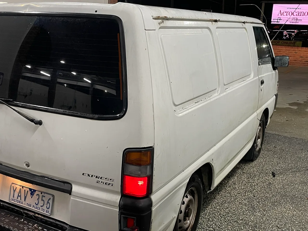 Mitsubishi Express — photo 5