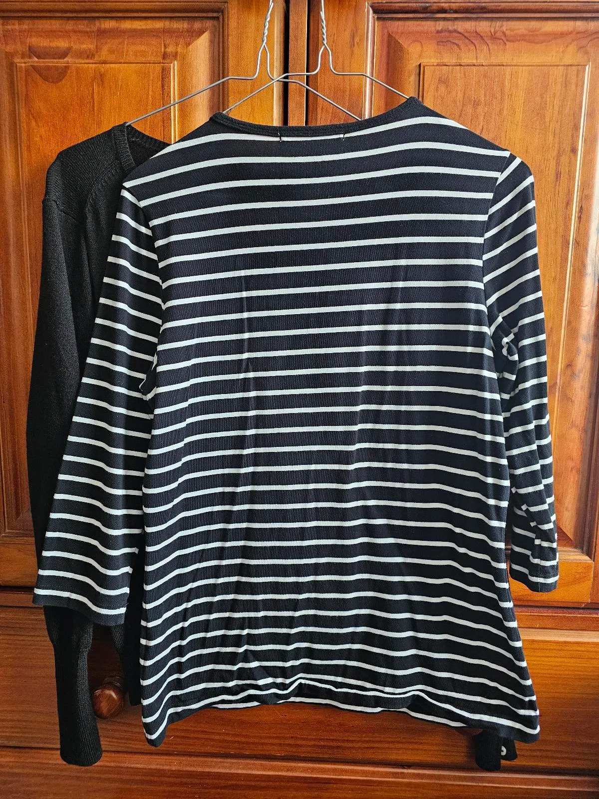 2Pieces Striped shirt Size 8 & Cardigan Size 10 – photo 3