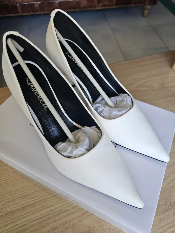 White Heels US 7