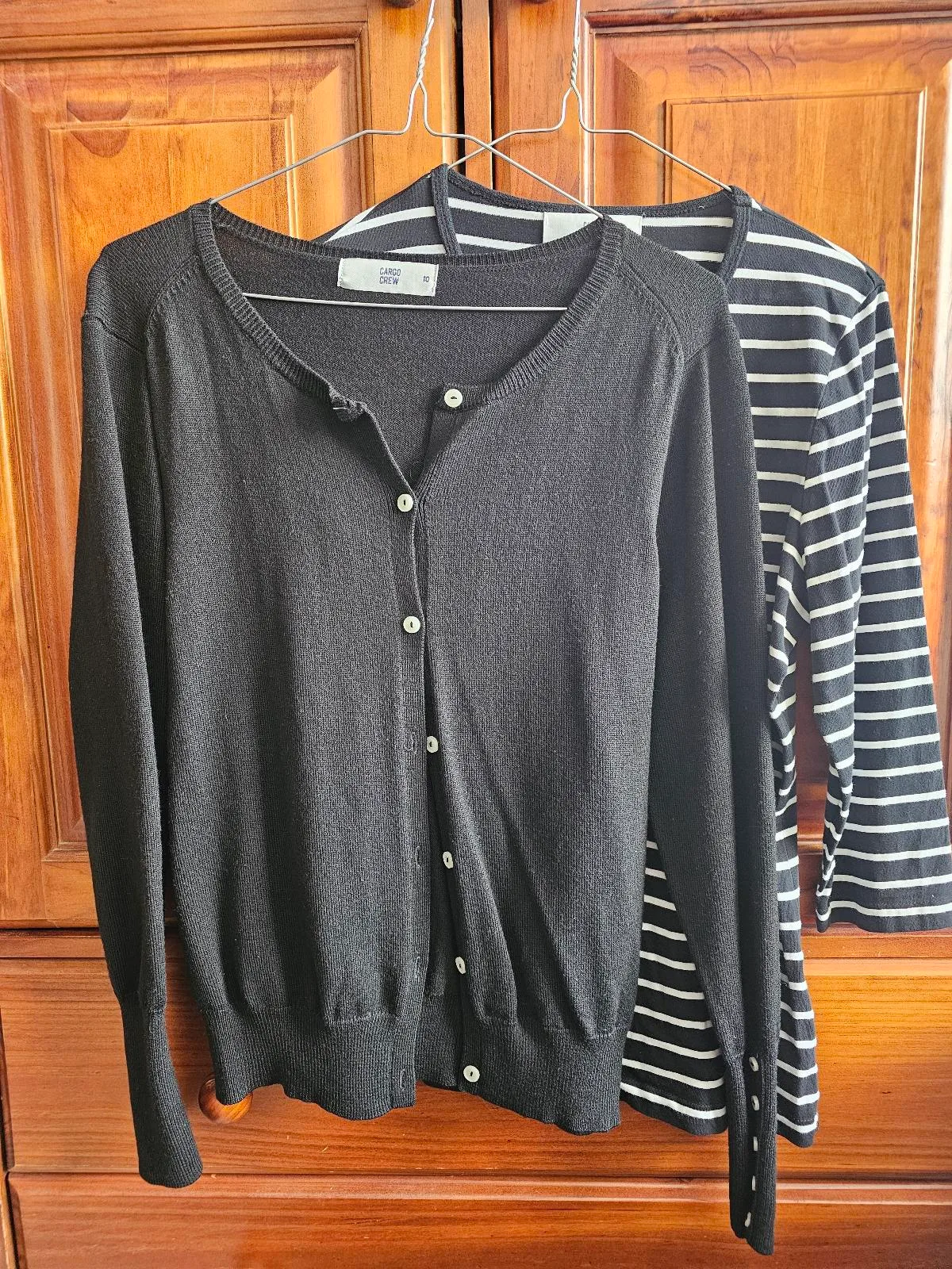 2Pieces Striped shirt Size 8 & Cardigan Size 10 – photo 4