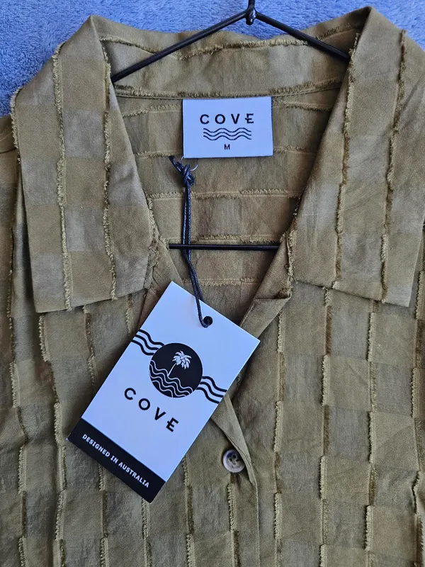 Mens Cove Shirt Size M