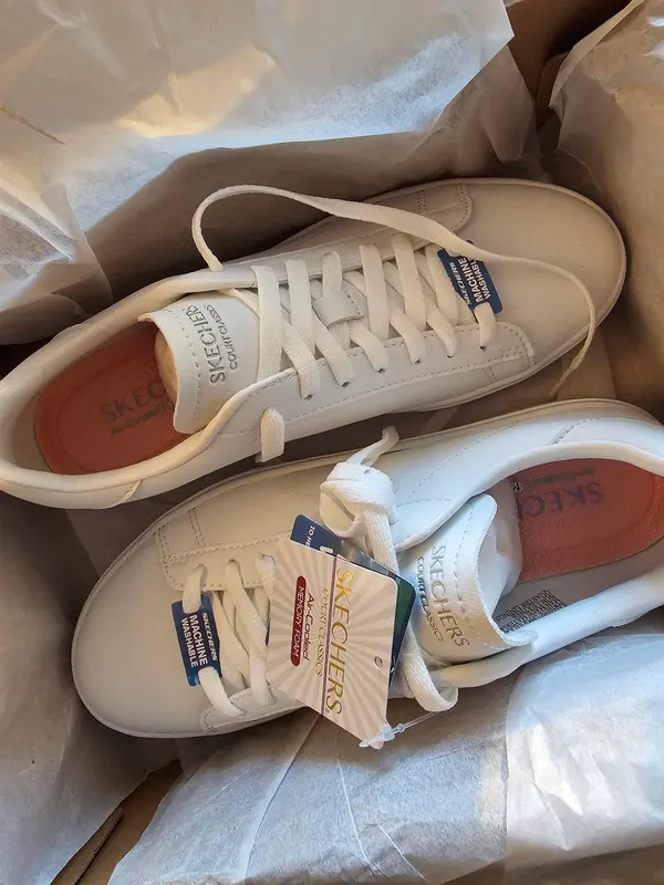 Skechers Eden White Sneakers US 7 / EUR 37