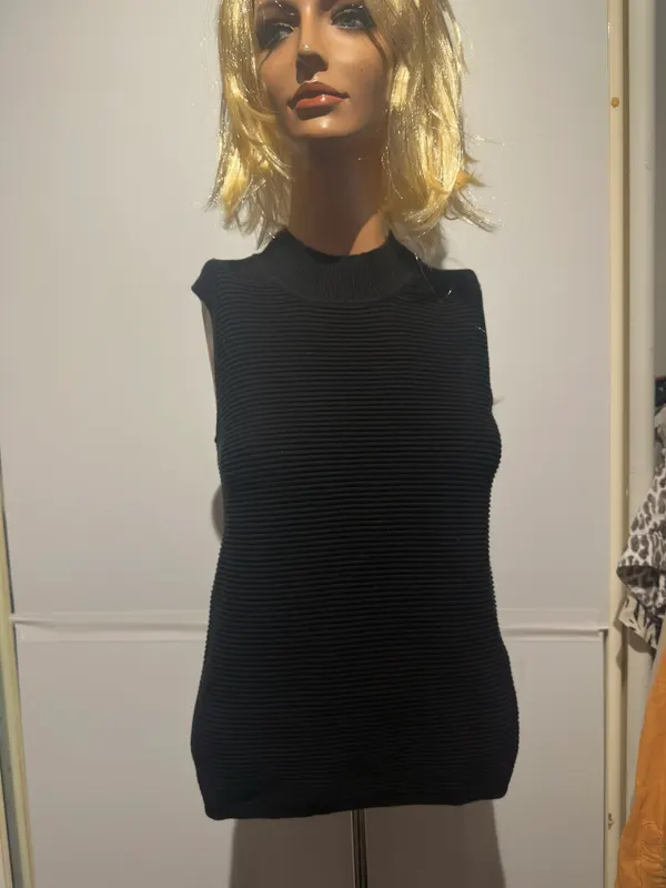 ladies turtleneck black vest. Oxford. Size 10. BNWT.