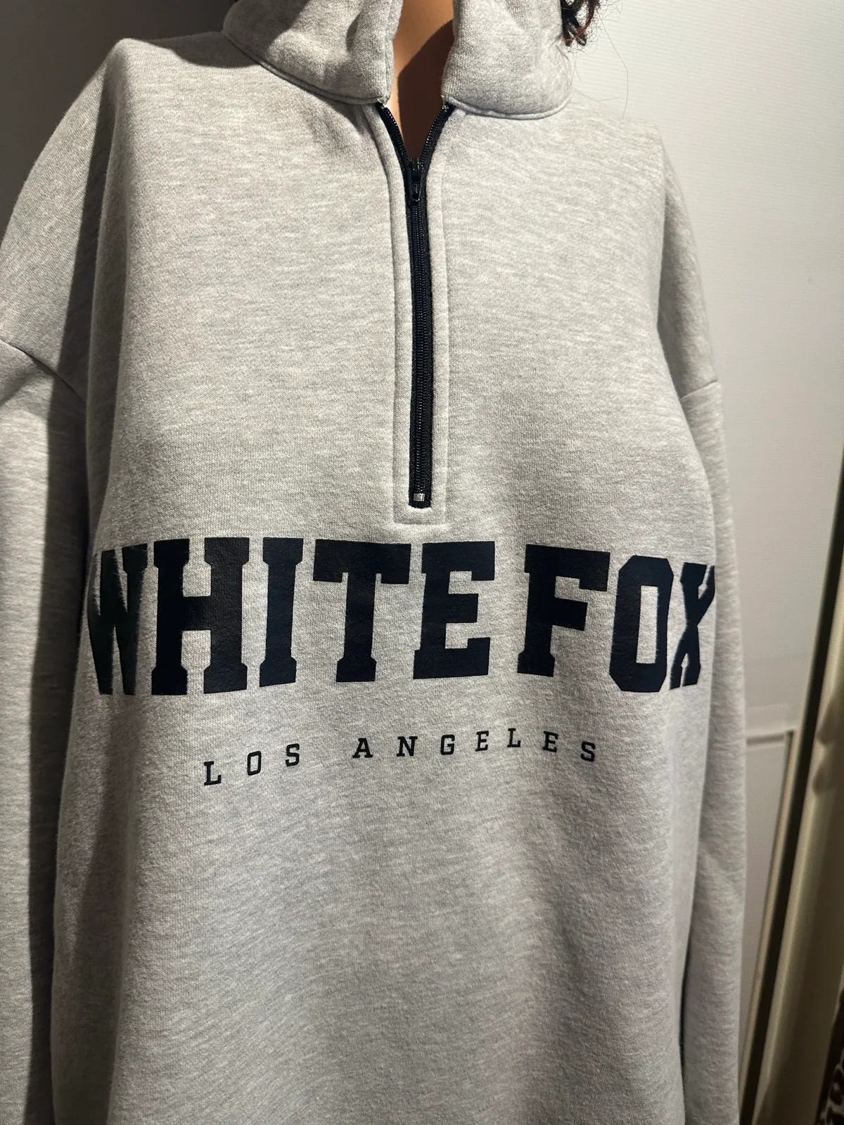 whitefox  ladies grey jumper los angeles 1/4 zip . dize sm / med — photo 2