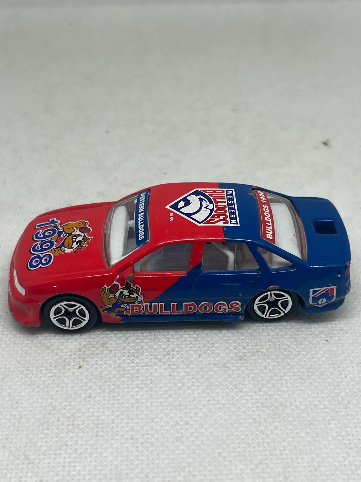 Matchbox Western Bulldogs 1998 Red & Blue Toy Car 1990s AFL Team – photo 2