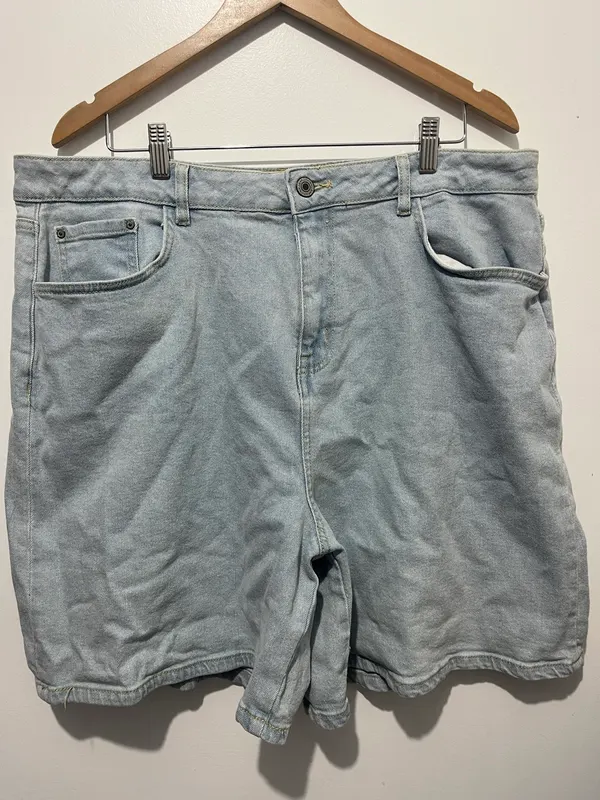 Anko Women’s Mom Shorts Size 20 Light Blue Bleach Wash Denim 5-Pocket Zip