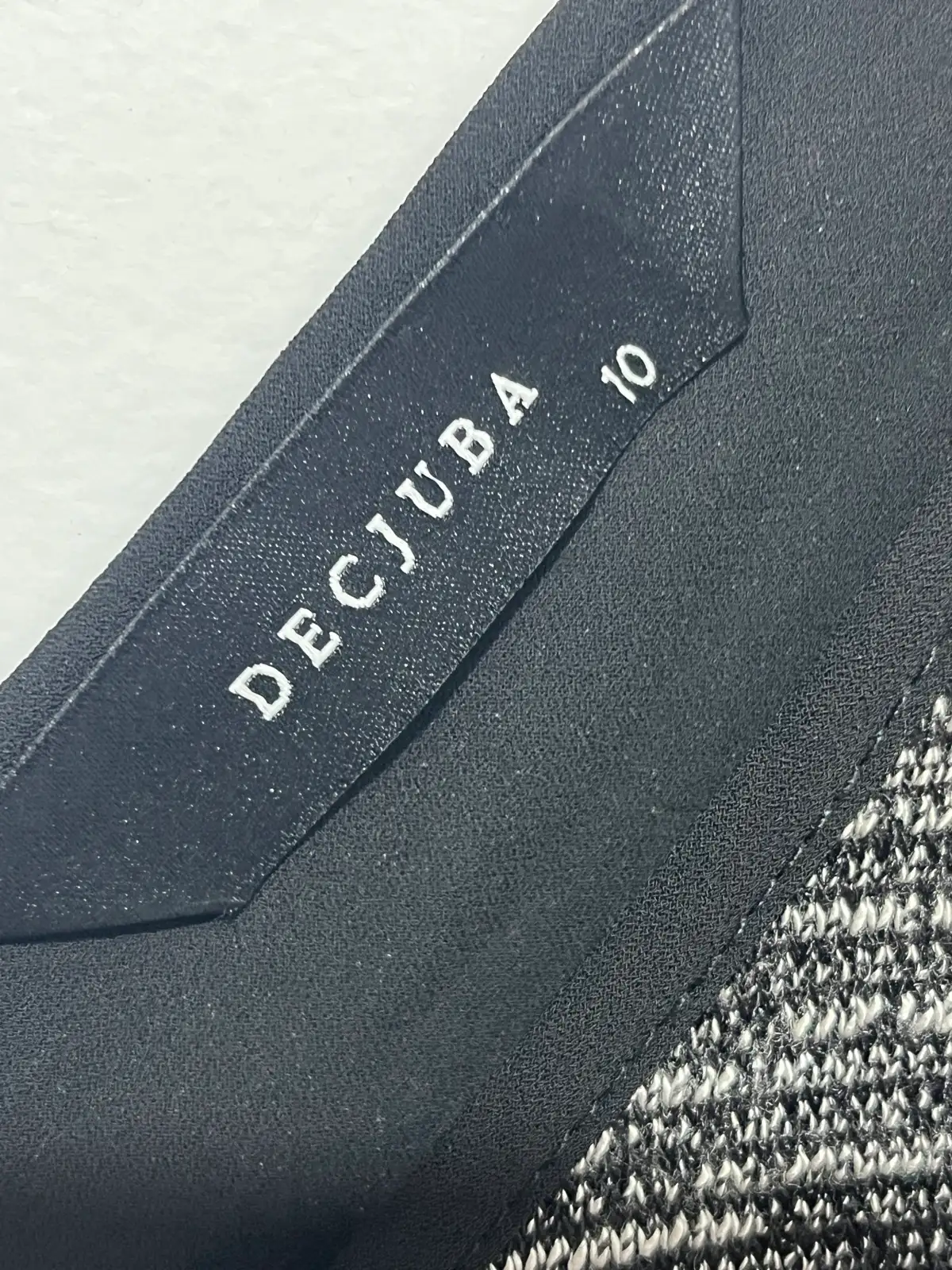 Decjuba Women’s Size 10 Black & Grey Shift Dress Sleeveless V-Neck Knee – photo 3