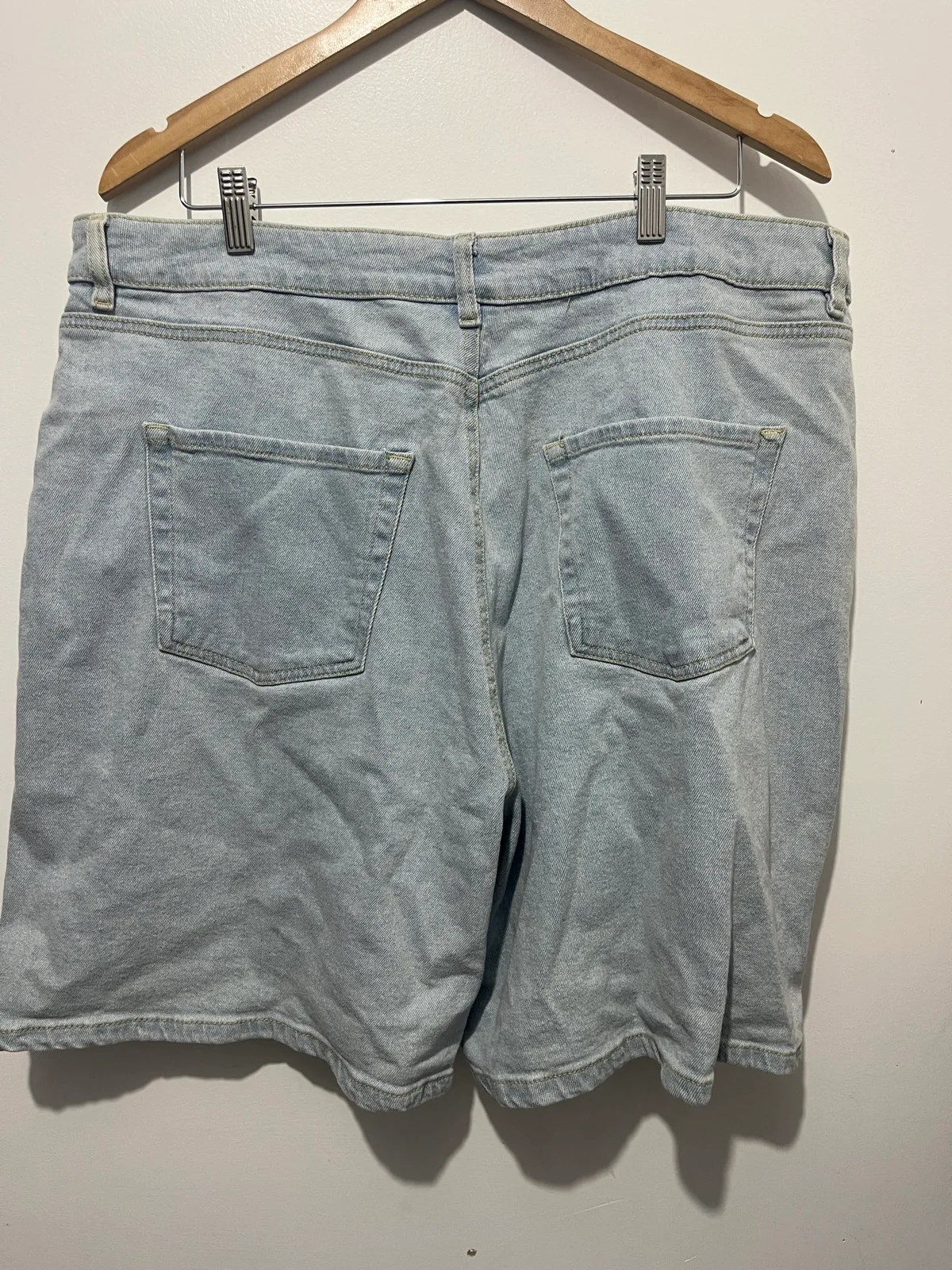 Anko Women’s Mom Shorts Size 20 Light Blue Bleach Wash Denim 5-Pocket Zip – photo 2