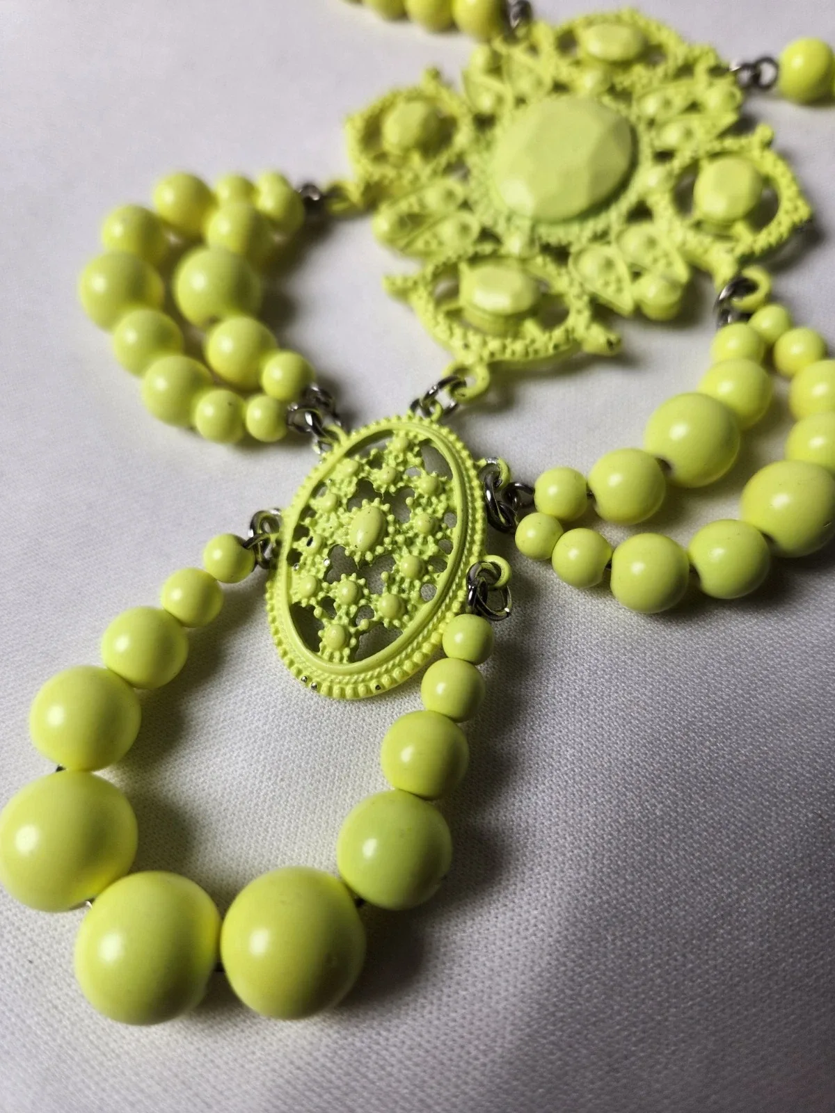 Forever New Yellow Beaded Curb Chain Oval Charm Pendant Necklace, #10012 — photo 7