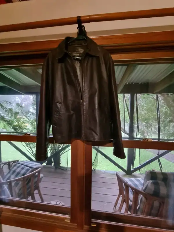 MENS' DRESS LEATHER JACKET  -  SIZE LARGE