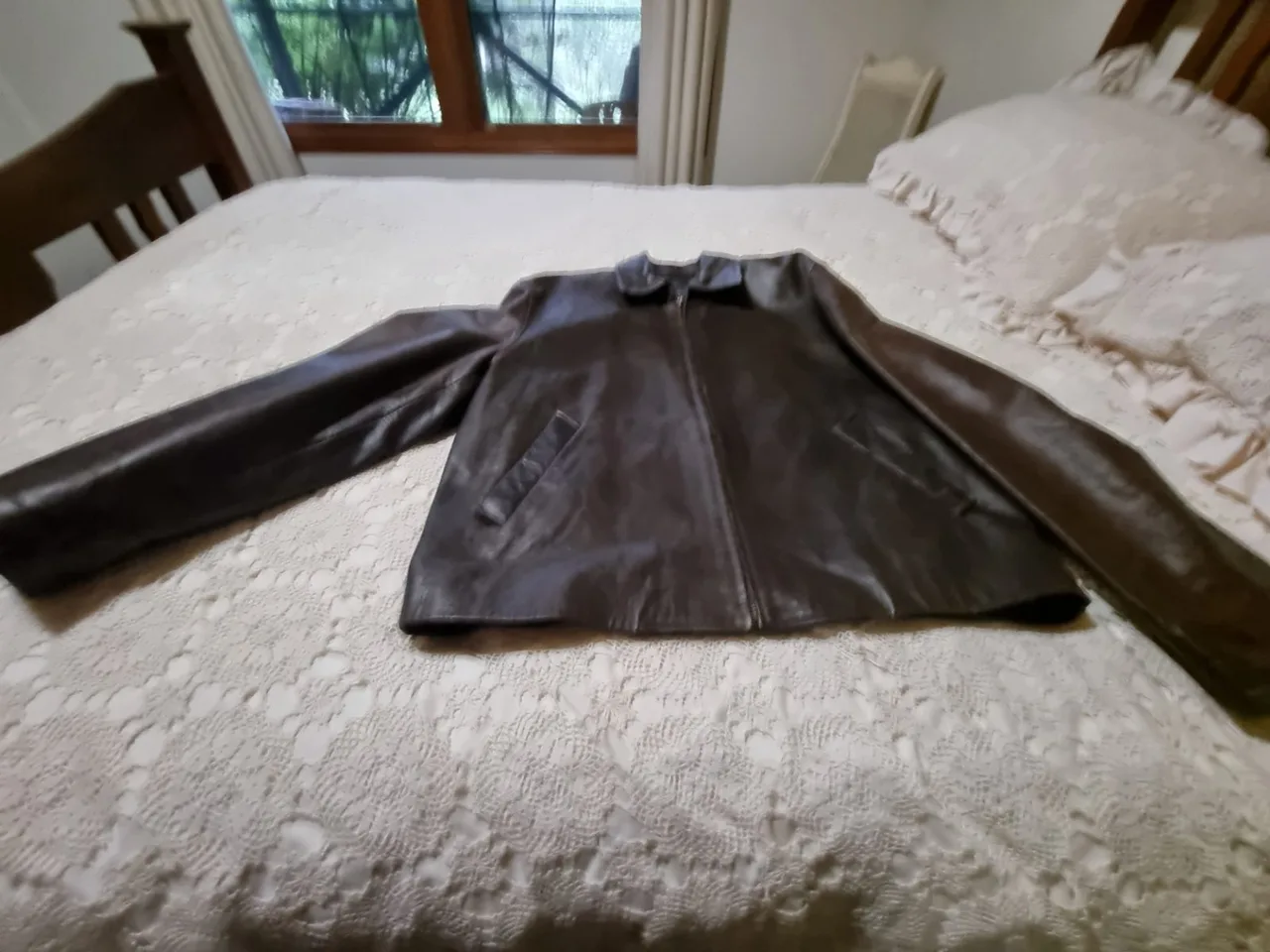 MENS' DRESS LEATHER JACKET  -  SIZE LARGE – photo 2