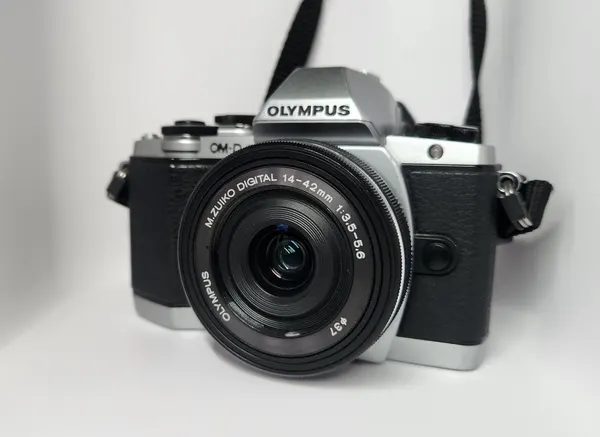 Olympus OM-D E-M10 + 14-42mm + 17mm f1.8 + Pinhole Lens