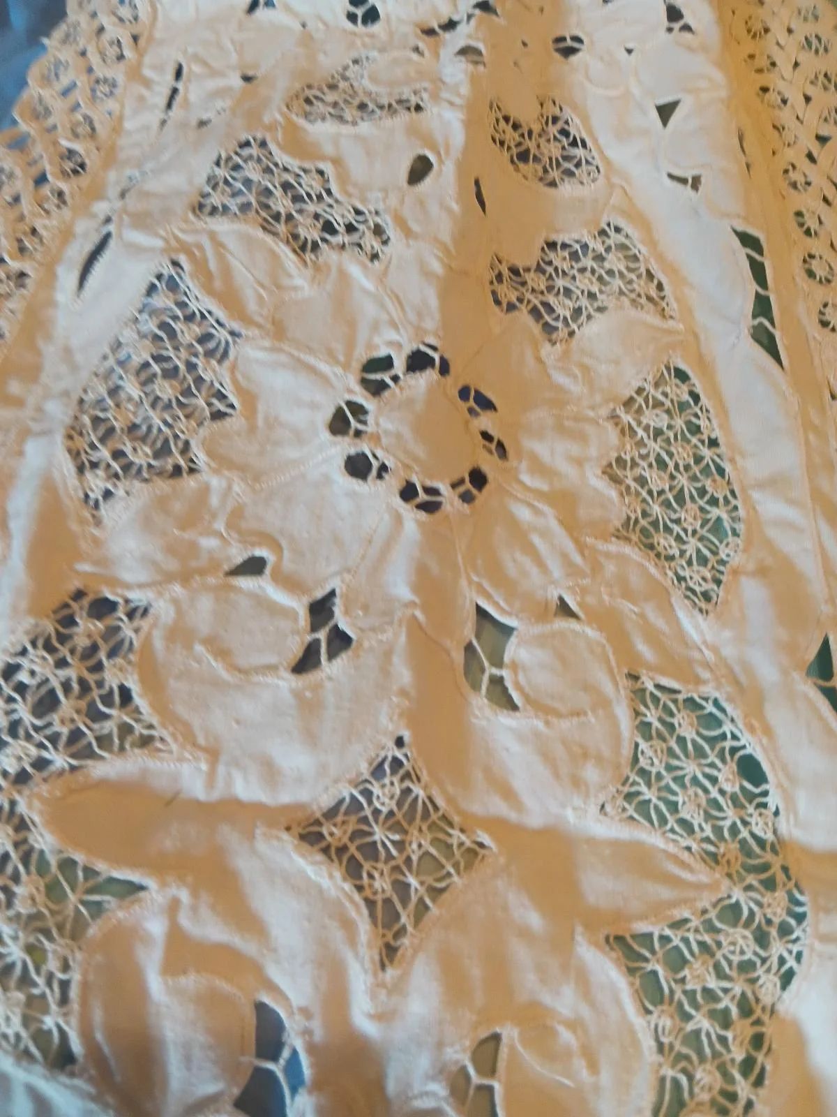 Vintage Hand-Embroidered Richelieu Cutwork Table Runner (approx. 100cm) — photo 3