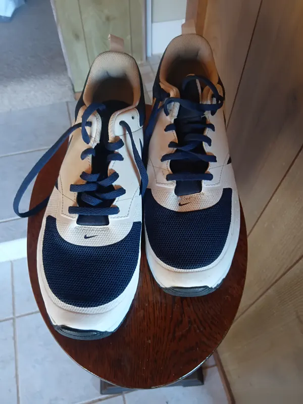 Nike Air Max Athletic Shoes sz M